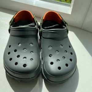 Men’s crocs all-terrain in slate/orange